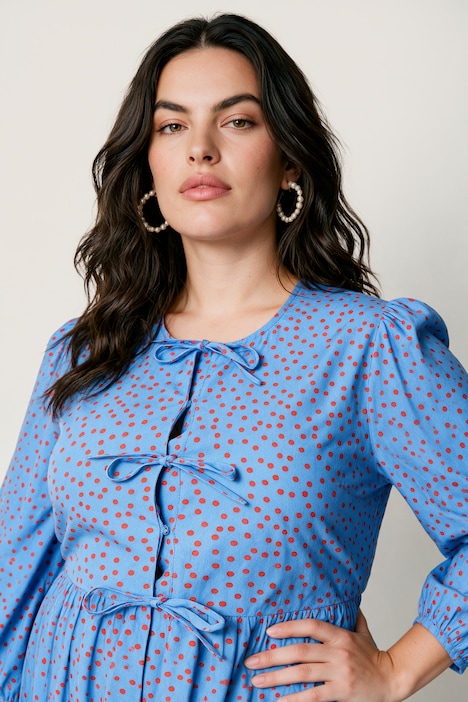 Blouse coupe confortable, se ferme à l’aide de petits rubans, manches gigot